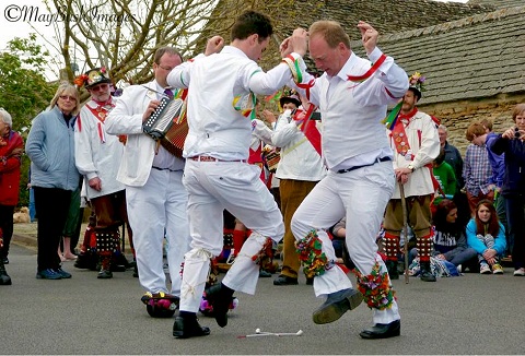 Link to the Bampton Traditional Morris Dancers website